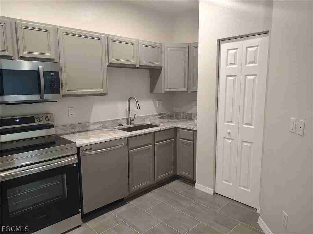 2434 Laurentina Ln - Photo 6 of 23