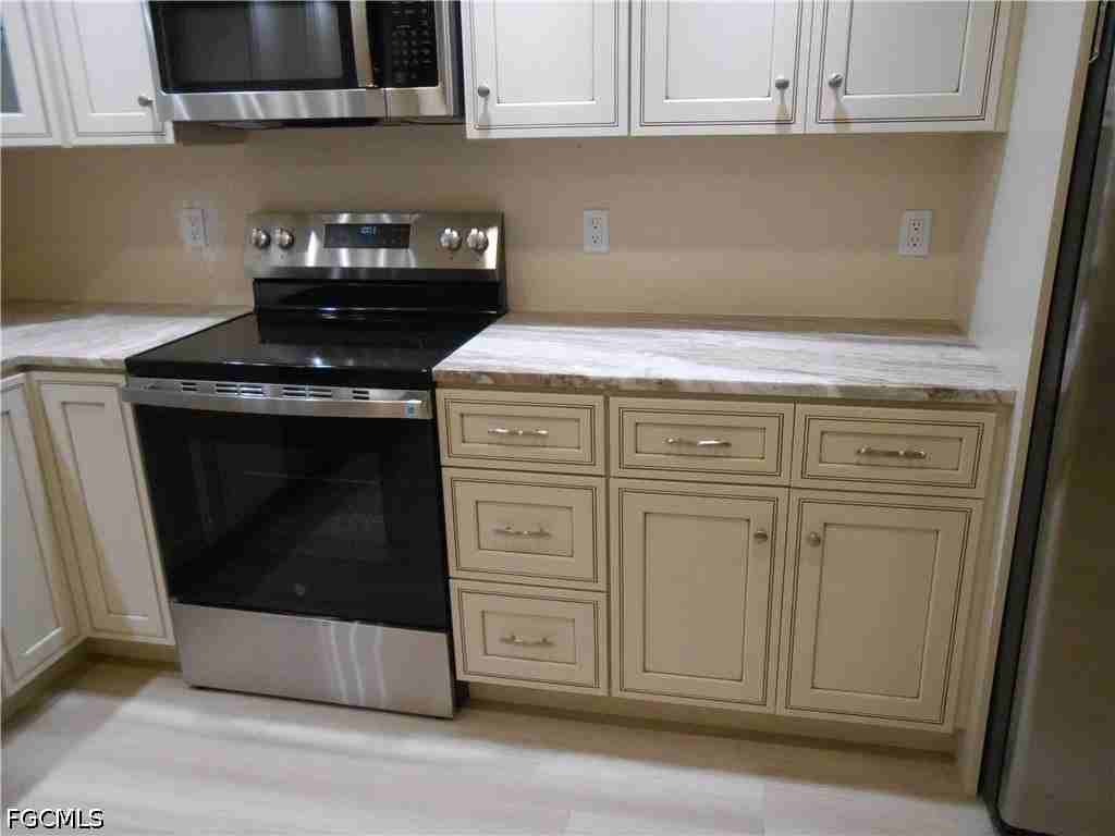 357 Joel Blvd Apt 112 - Photo 7 of 34