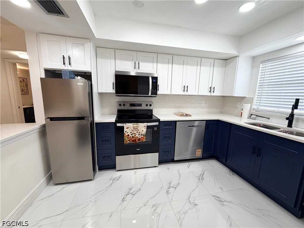 7050 Nantucket Cir #6 - Photo 3 of 21