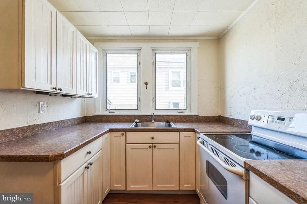 1116 Maple St - Photo 6 of 15