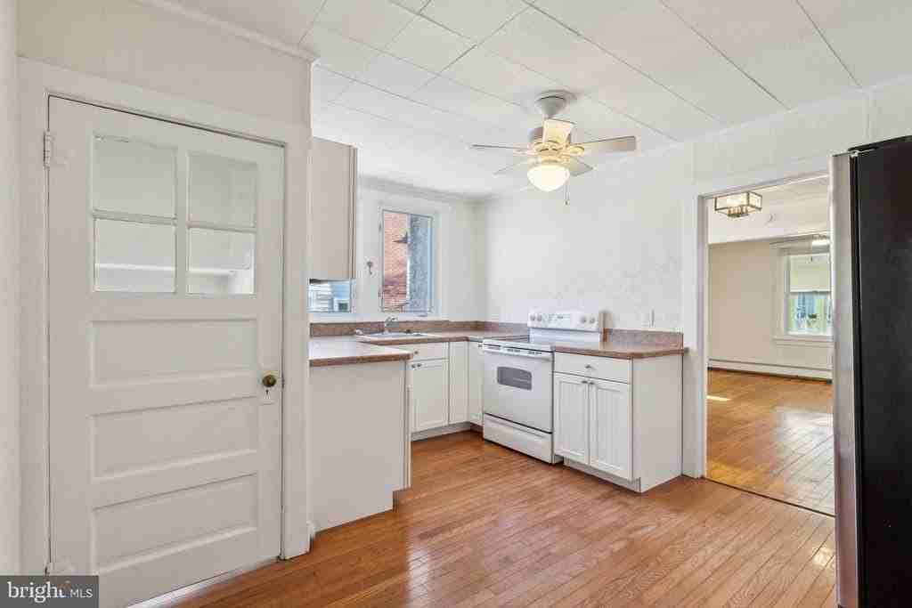 1116 Maple St - Photo 7 of 15