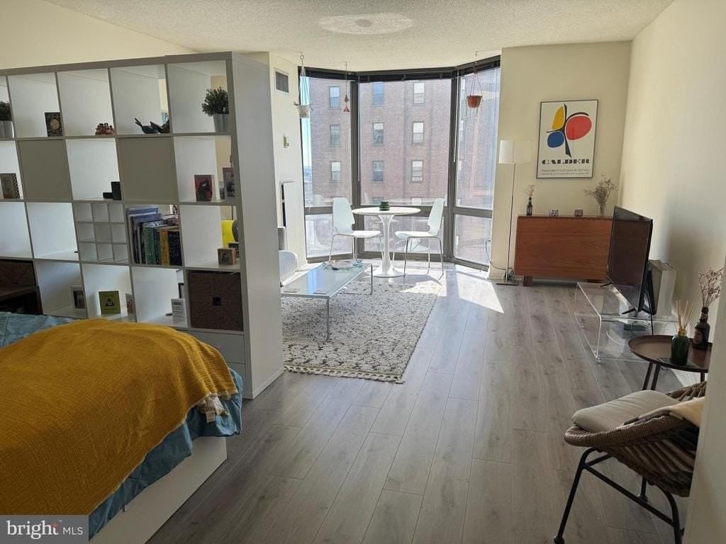 201832 Walnut St #17M - Photo 3 of 17