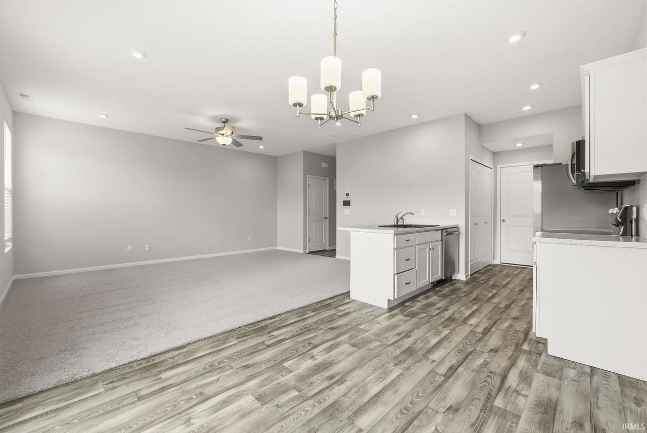 3591 Canal Square Dr - Photo 4 of 12