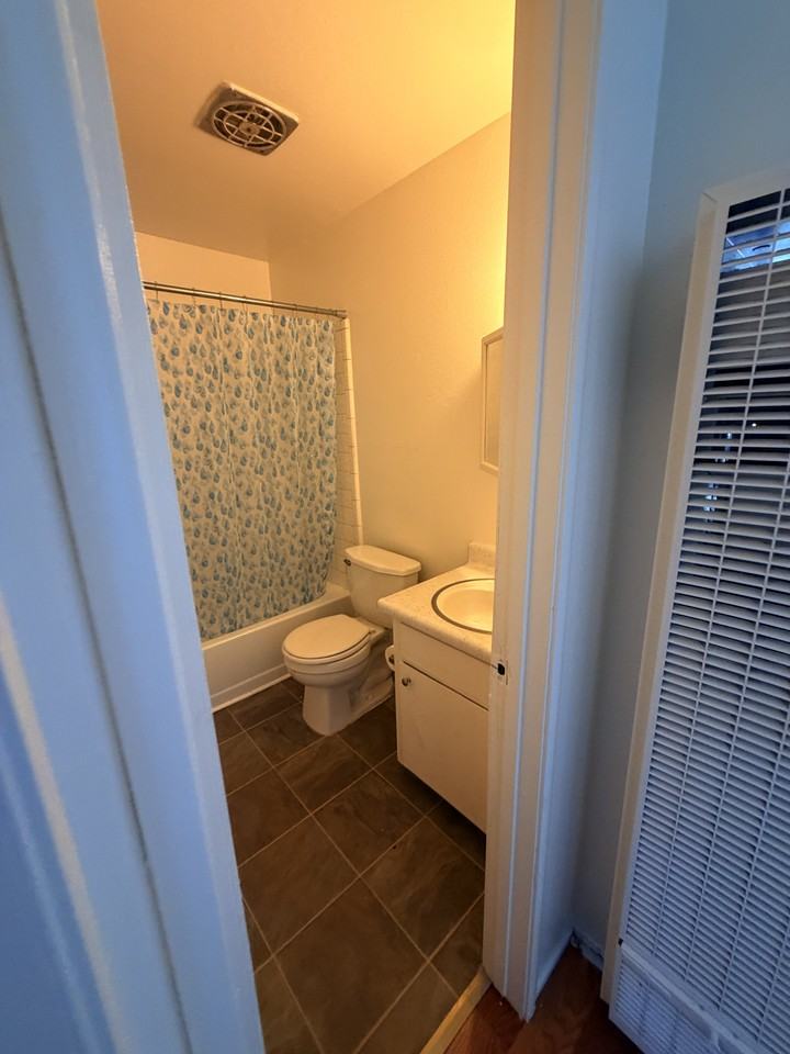 32 E Wyandotte St #D - Photo 7 of 7