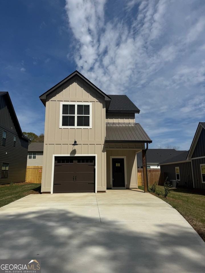 305 Georgia St - Photo 2 of 10