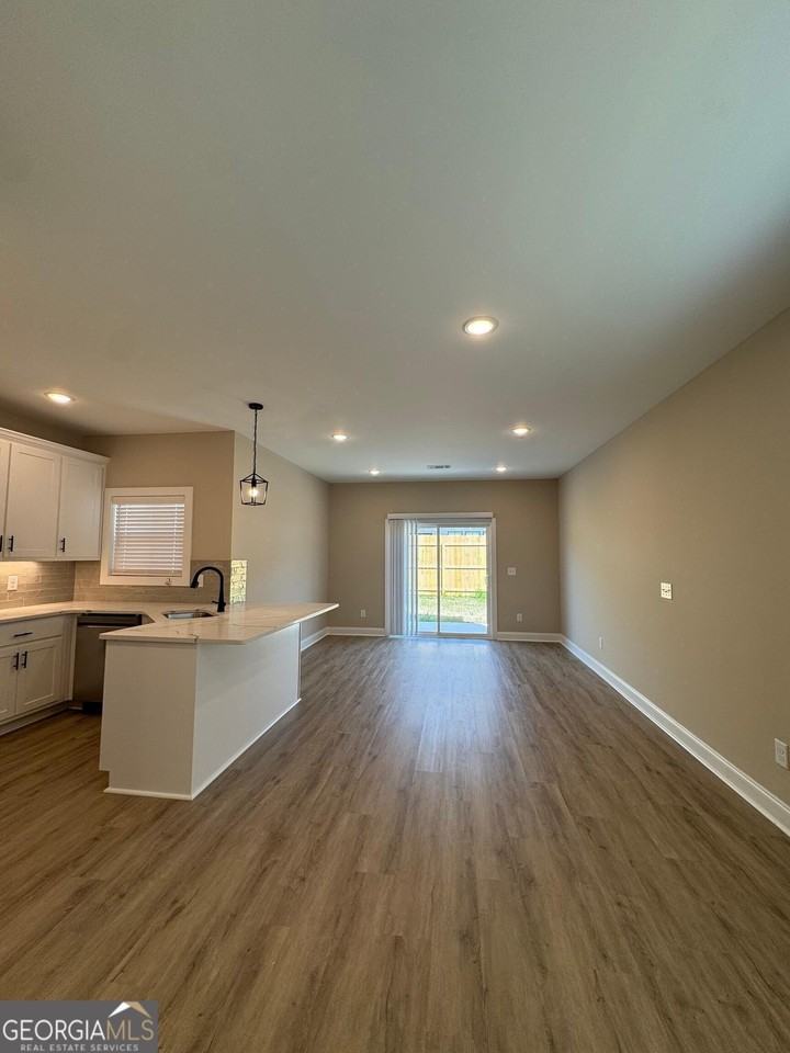 305 Georgia St - Photo 3 of 10