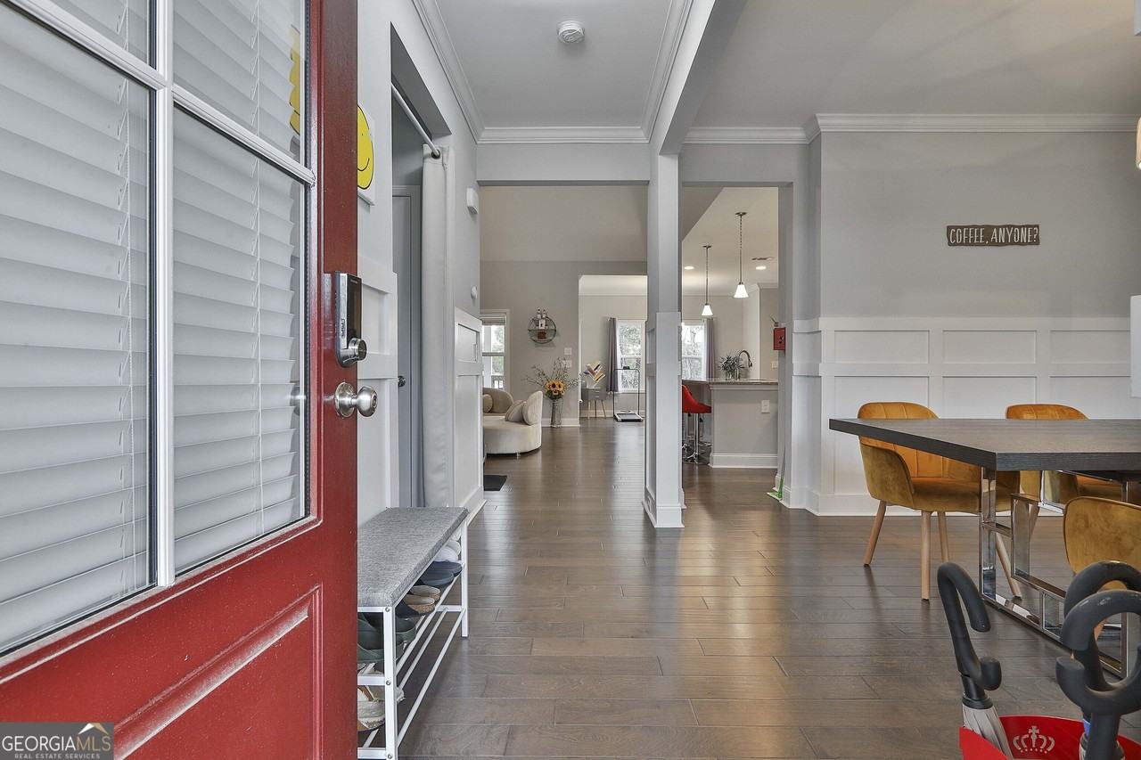 405 Lakeview Way - Photo 5 of 44