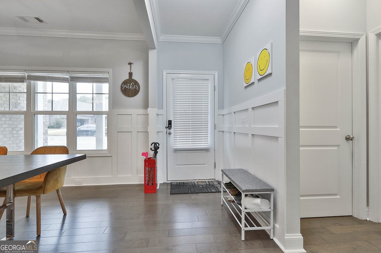 405 Lakeview Way - Photo 6 of 44