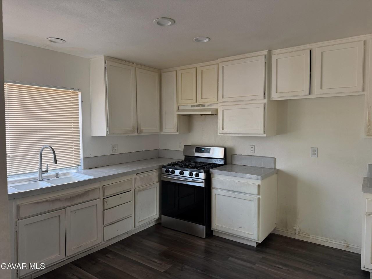 1253 Morven St - Photo 4 of 18