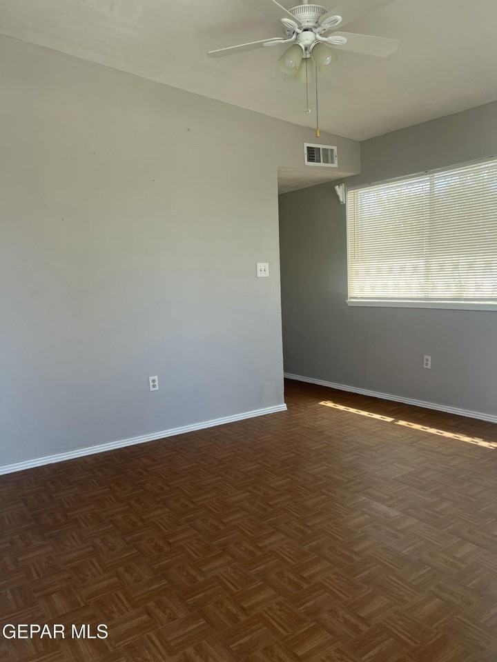 1710 Banker Rd Apt B - Photo 2 of 13