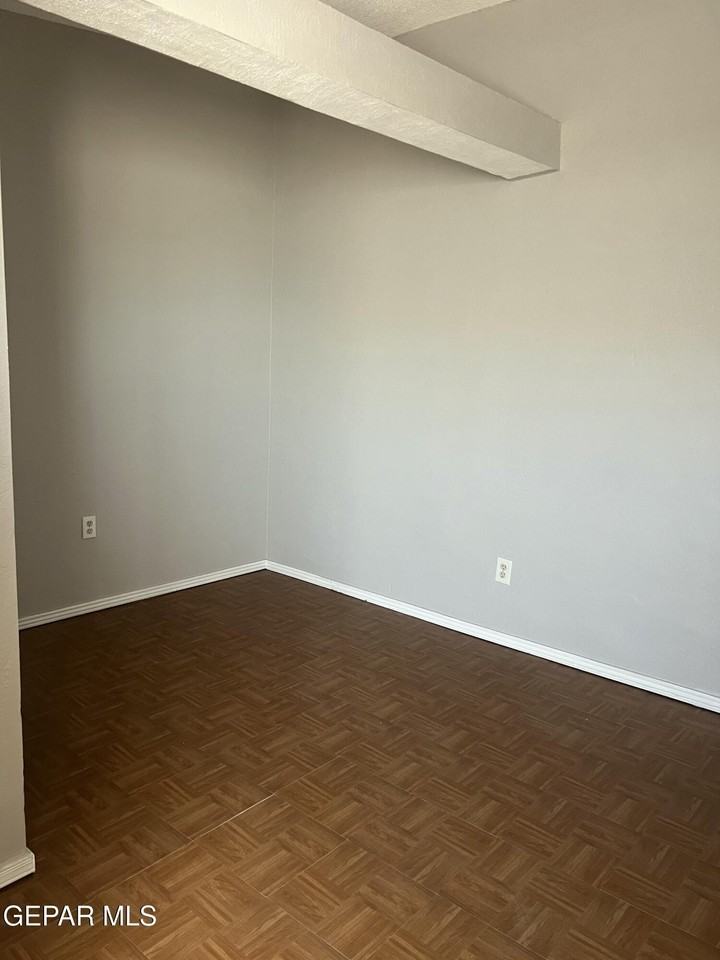 1710 Banker Rd Apt B - Photo 5 of 13