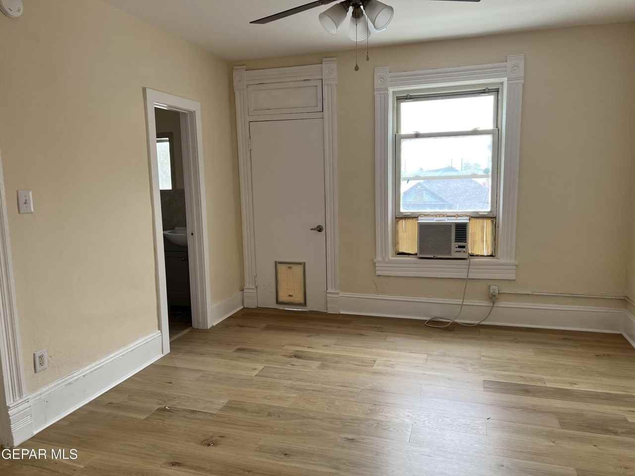 709 N Saint Vrain St - Photo 5 of 17