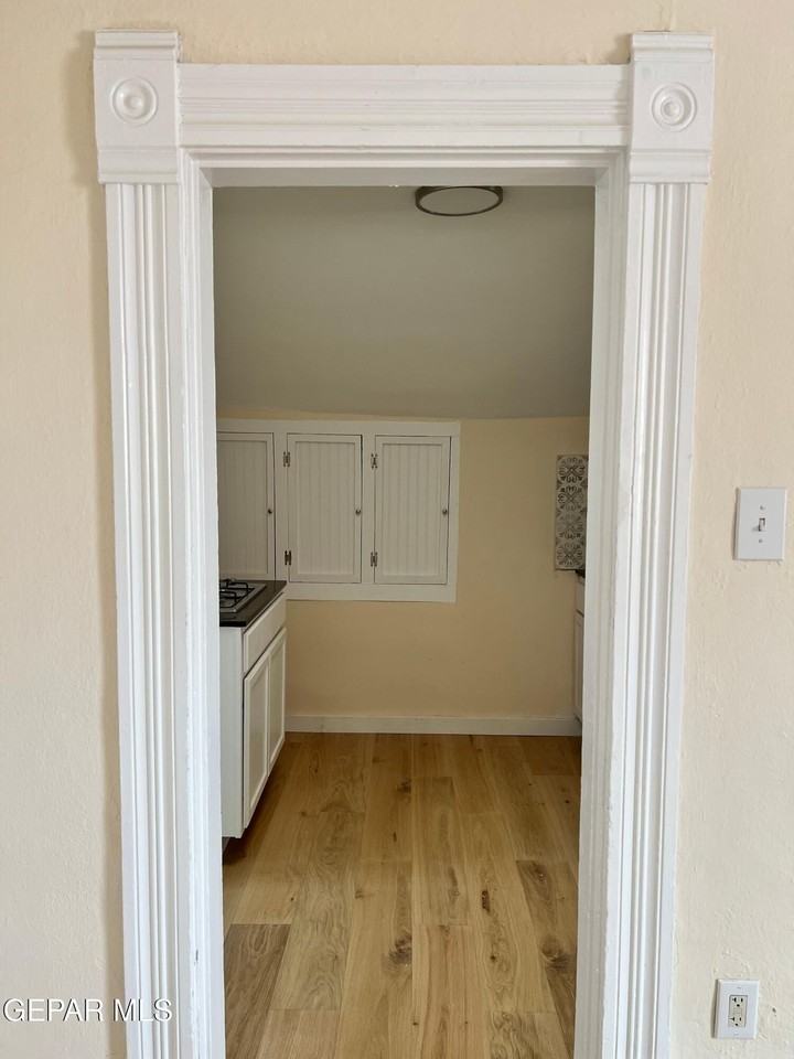 709 N Saint Vrain St - Photo 6 of 17