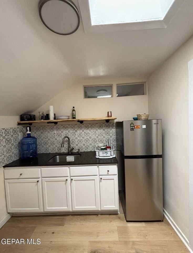 709 N Saint Vrain St - Photo 7 of 17