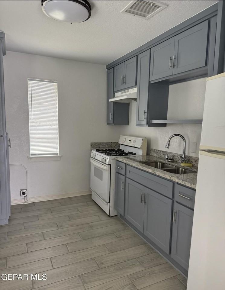 1109 Huckleberry St - Photo 3 of 4