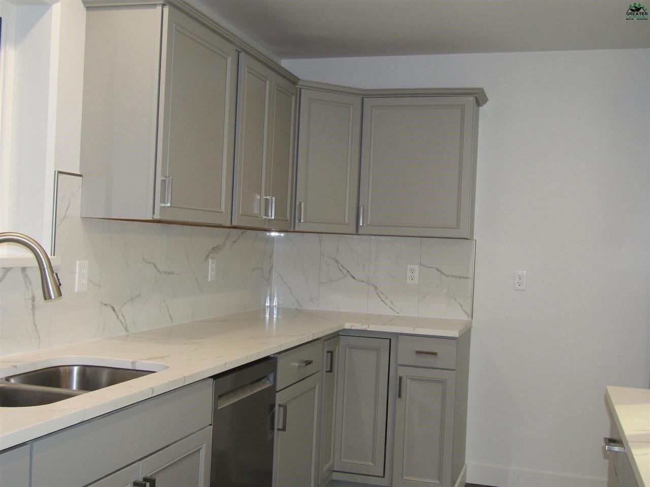 2936 Wein St - Photo 3 of 43