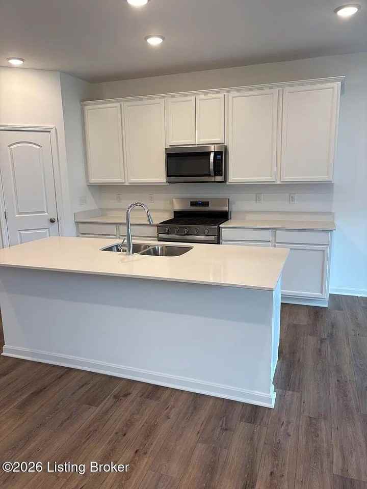 2015 Lyndon Green Cir - Photo 3 of 32