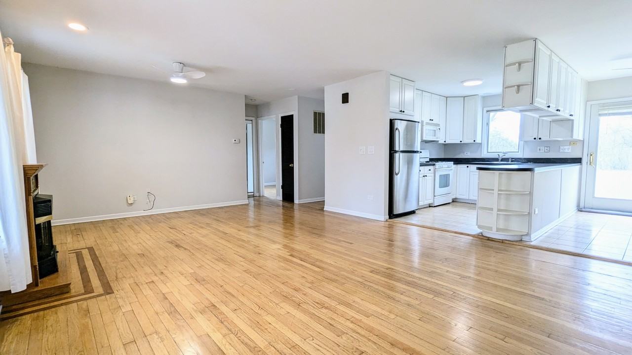 709 W Kenilworth Ave #1 - Photo 3 of 21