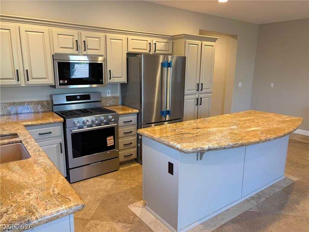 2406 Paveene Ave - Photo 4 of 29