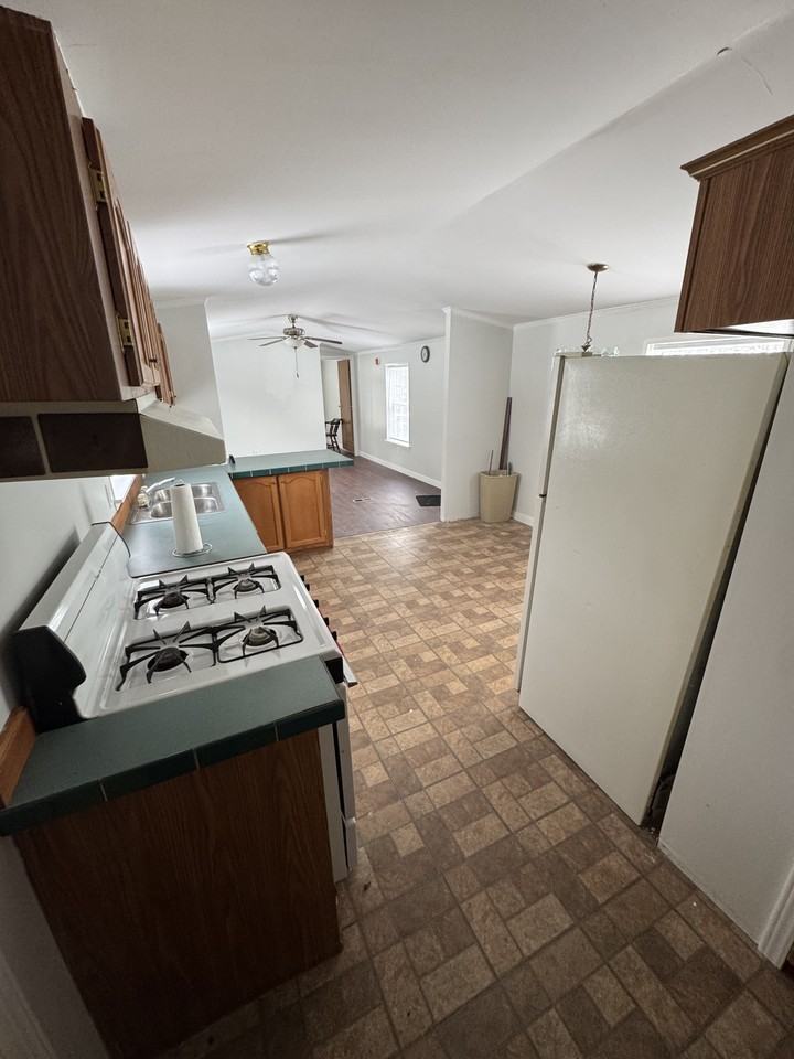 189 Commercial St #1 - Photo 2 of 9