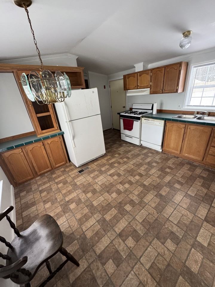 189 Commercial St #1 - Photo 5 of 9