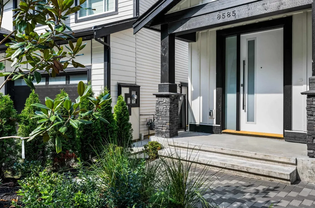 8585 Forest Gate Dr - Photo 5 of 28