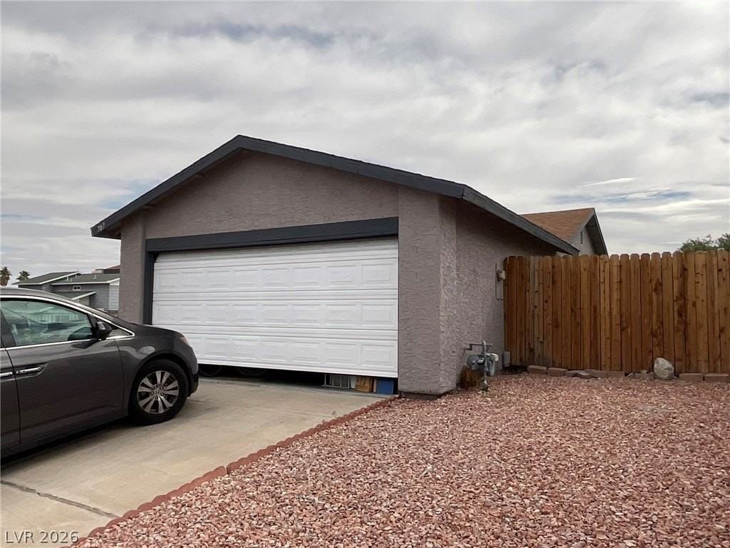 707 Honeybee Ct - Photo 3 of 8