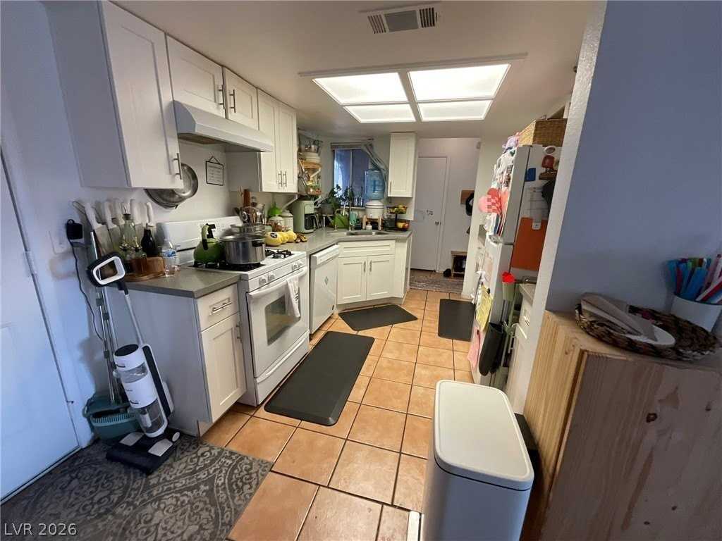 707 Honeybee Ct - Photo 4 of 8