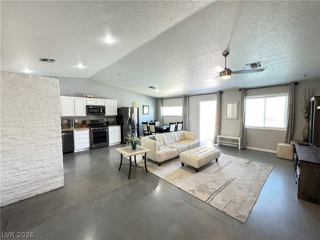 7267 Sixshooter Dr - Photo 3 of 22