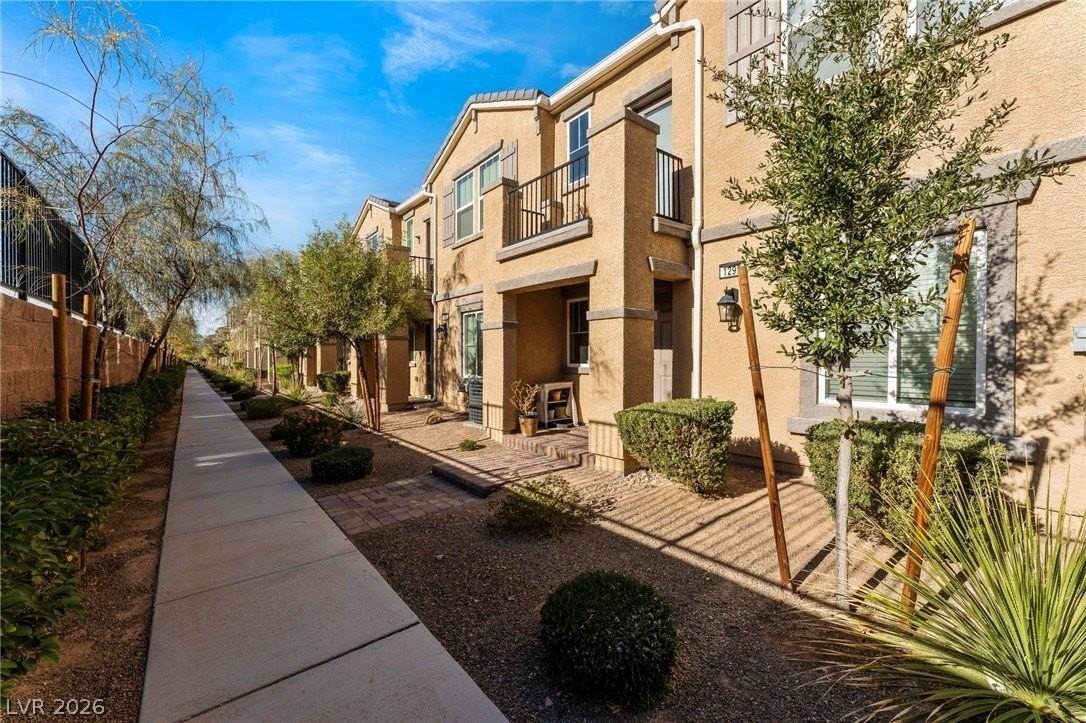 1299 Raritan Pl - Photo 3 of 33