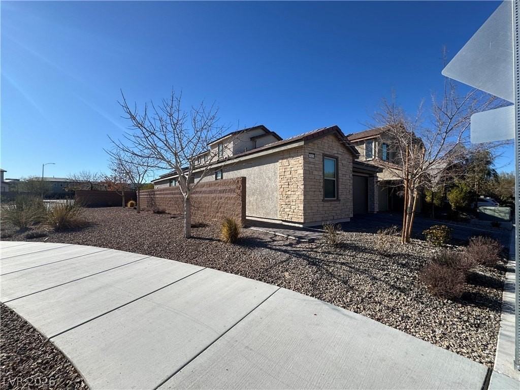 945 Sycamore Falls St - Photo 2 of 50