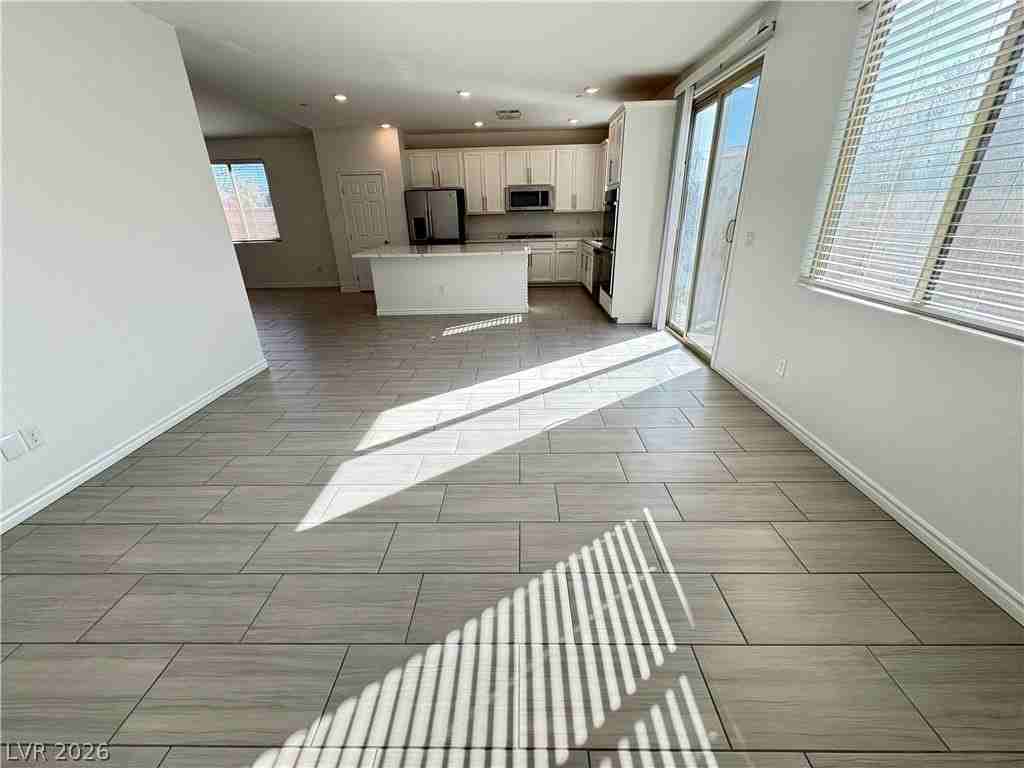 945 Sycamore Falls St - Photo 5 of 50