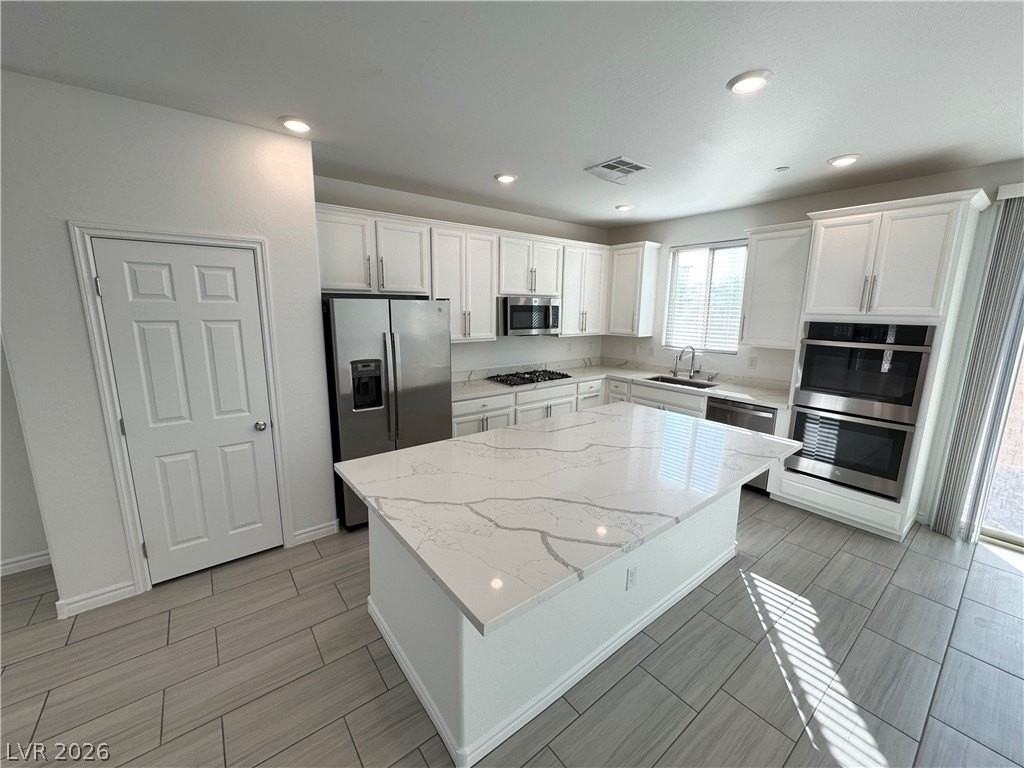 945 Sycamore Falls St - Photo 7 of 50