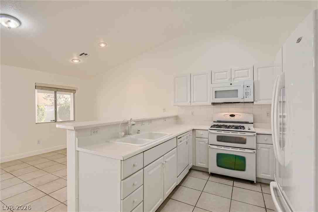 3930 Blue Gull St - Photo 6 of 28