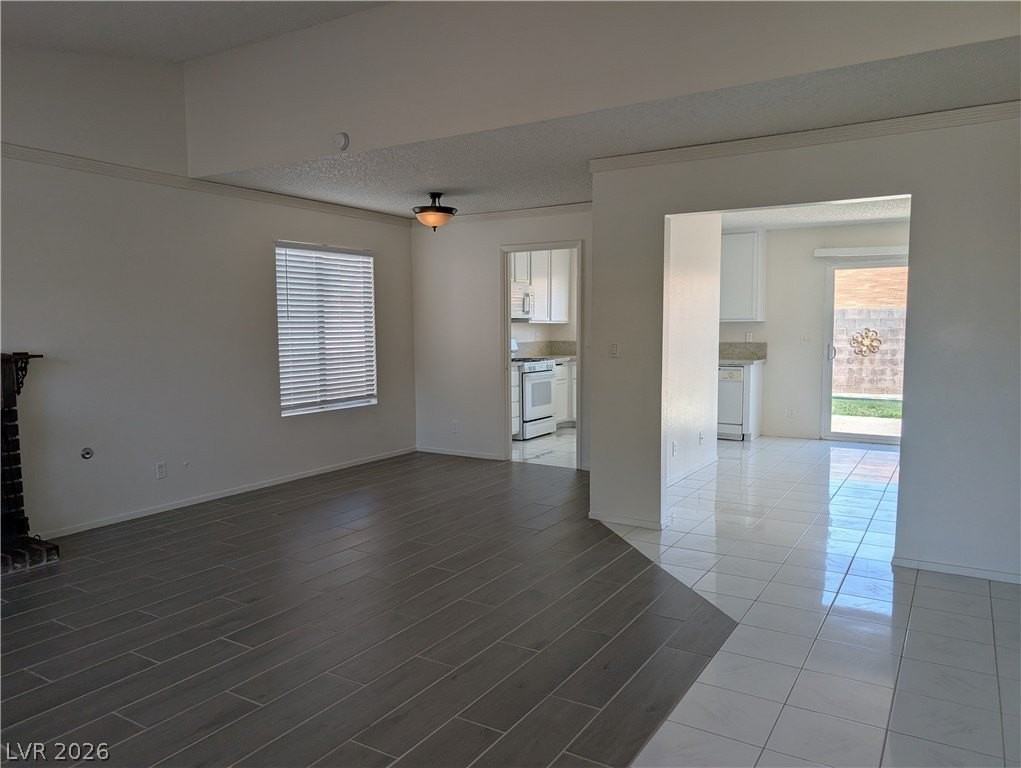 4424 Honeycomb Dr - Photo 2 of 22