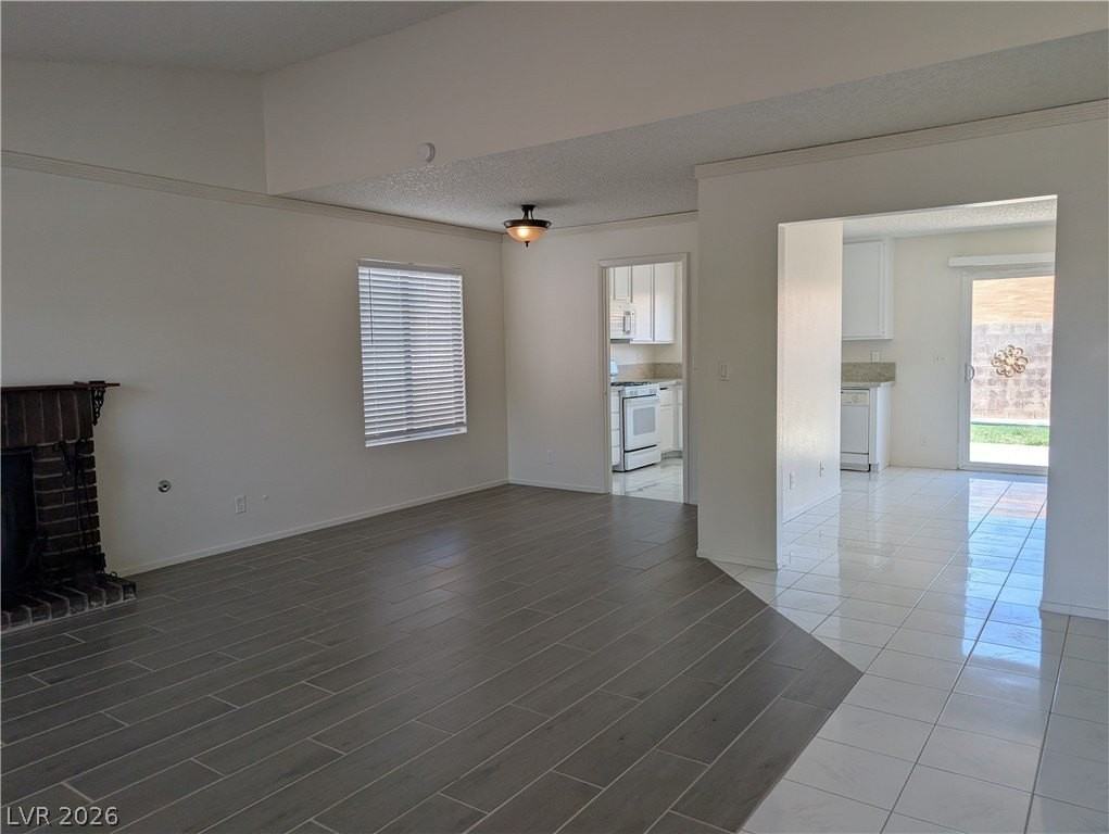 4424 Honeycomb Dr - Photo 3 of 22