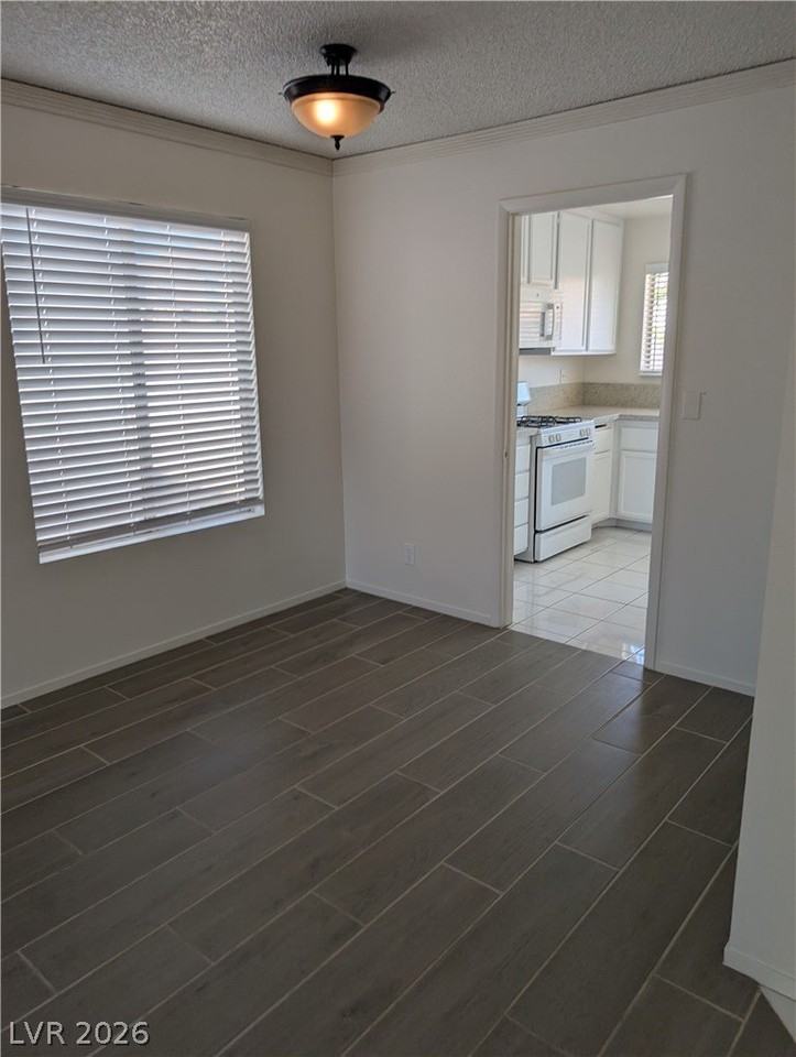 4424 Honeycomb Dr - Photo 5 of 22