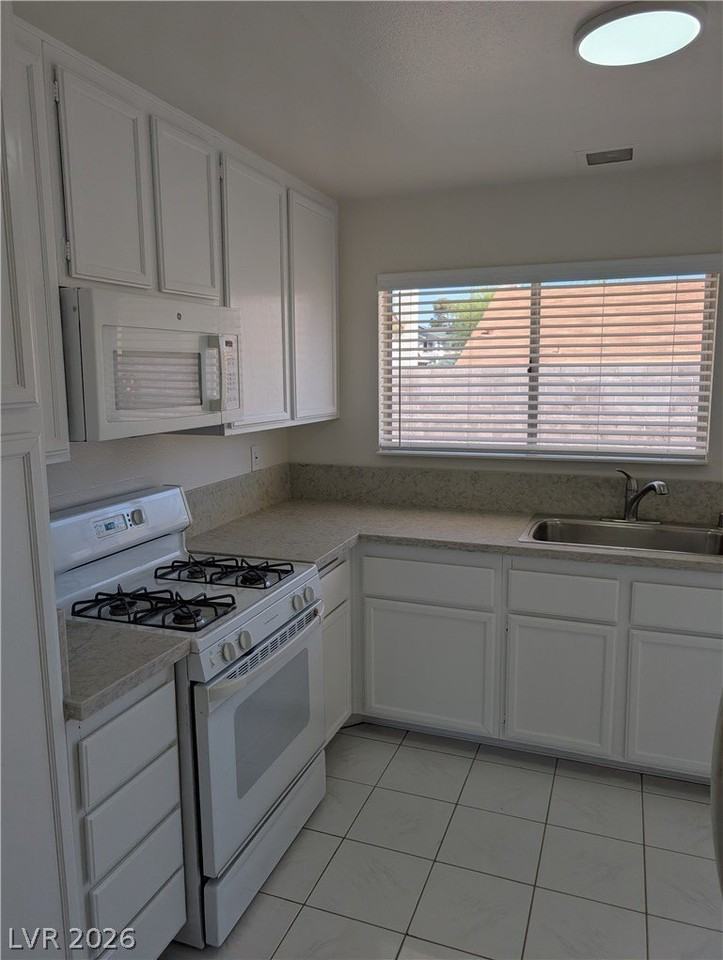 4424 Honeycomb Dr - Photo 6 of 22