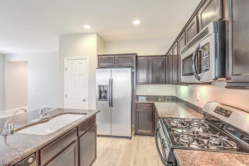 8366 Stillhouse Ct - Photo 7 of 39