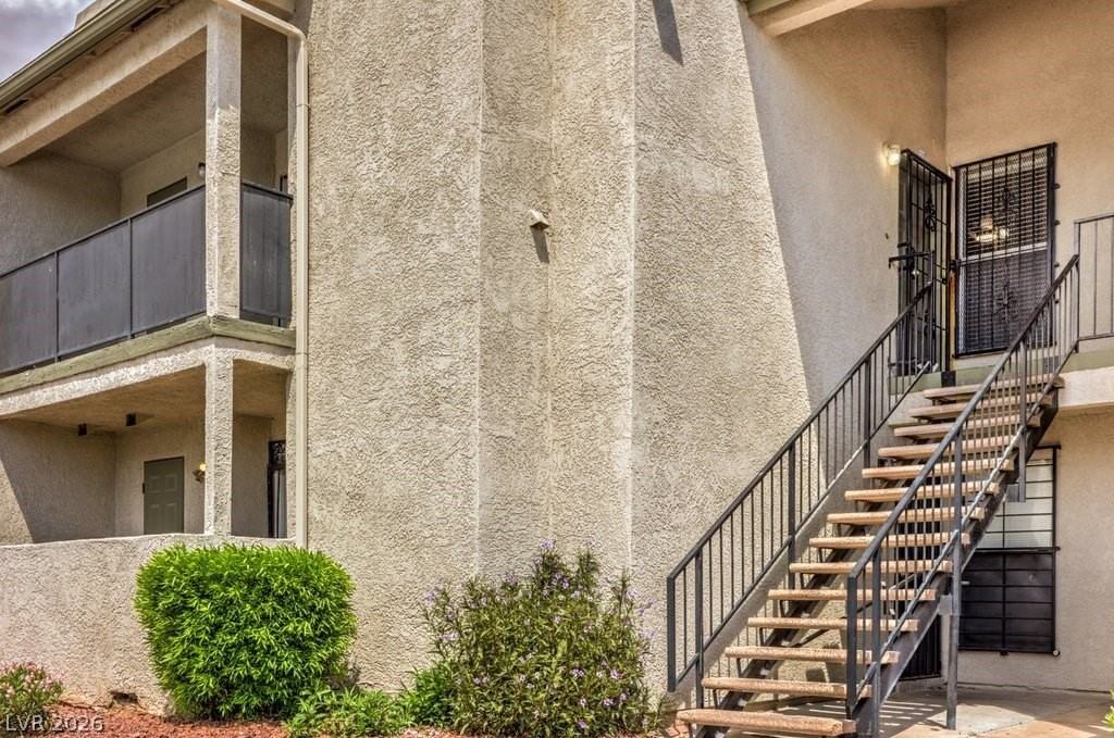 2981 Country Manor Ln #122 - Photo 2 of 32