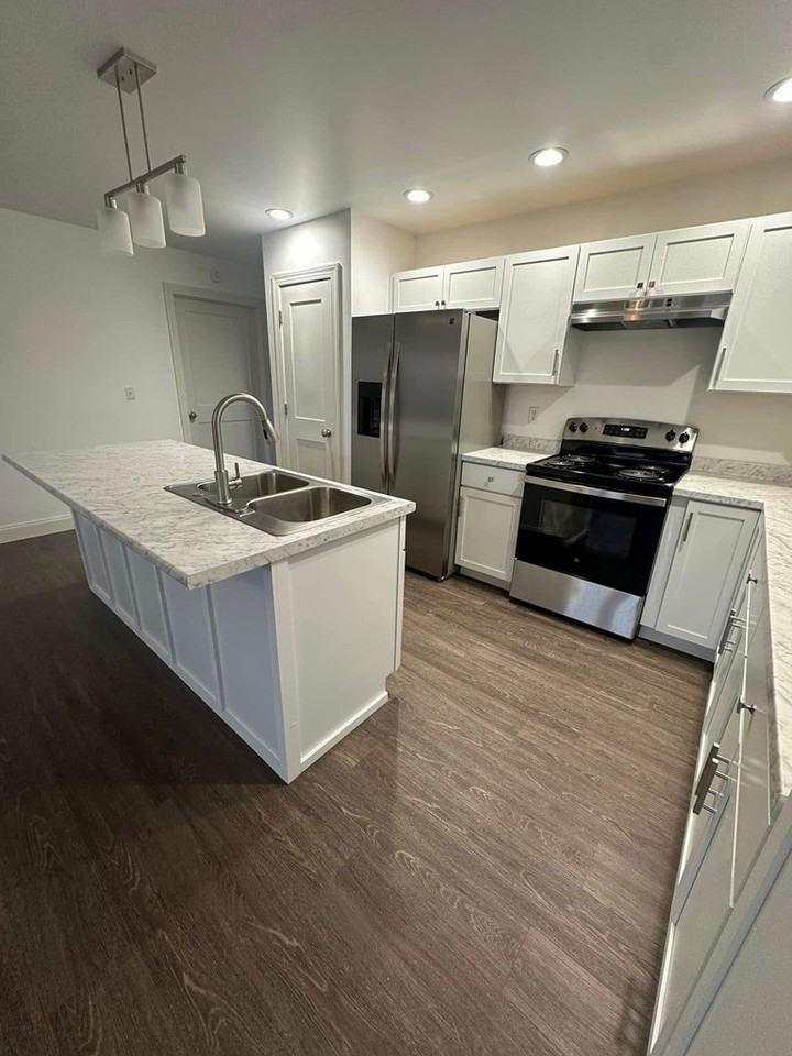 634 Meadows Ln Apt C - Photo 4 of 15