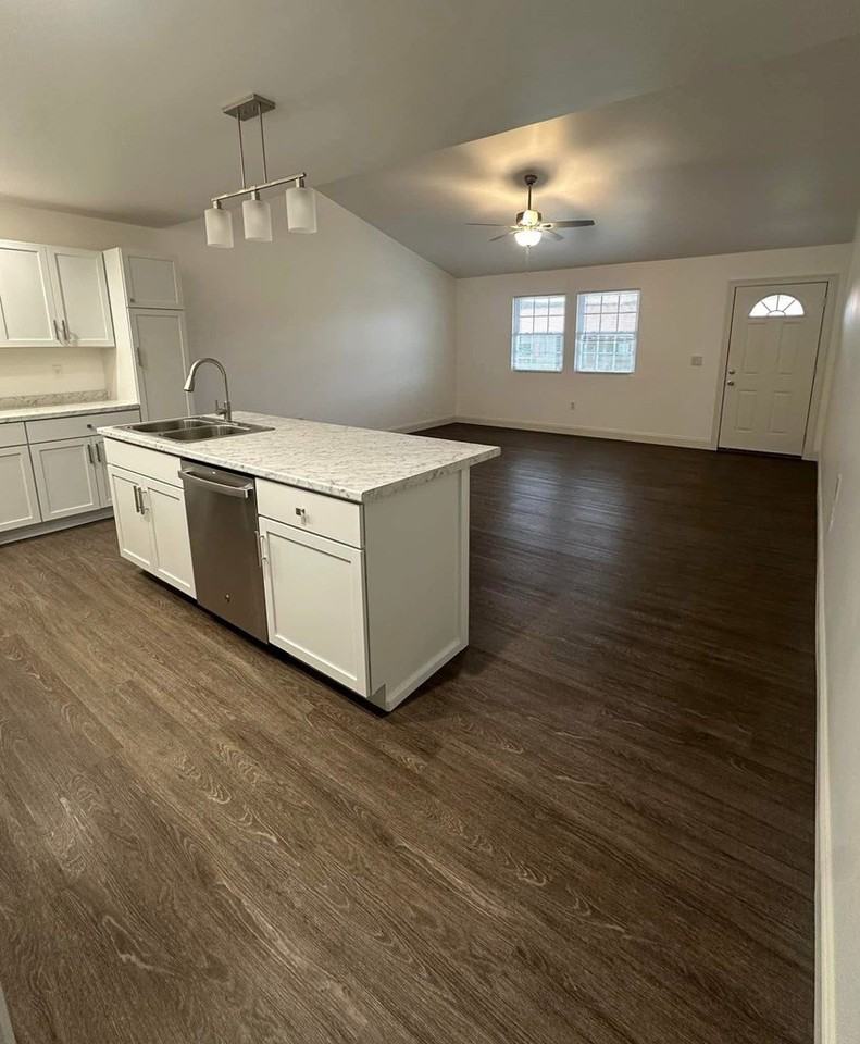 634 Meadows Ln Apt C - Photo 5 of 15