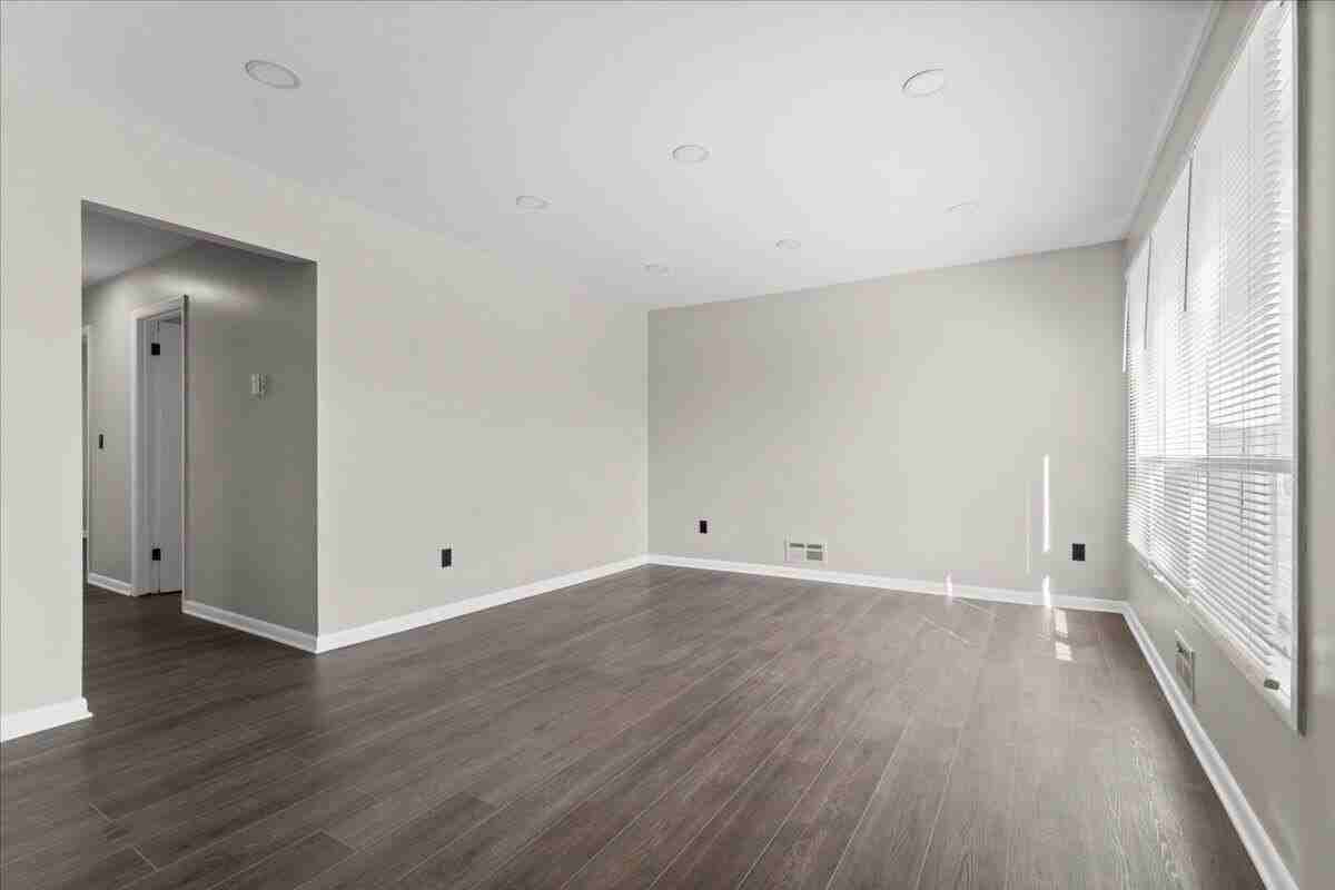 20247 Griggs St - Photo 4 of 18