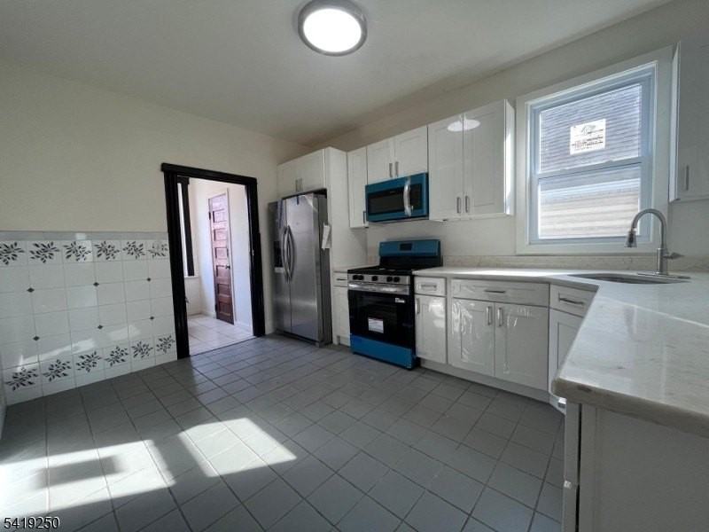 154 Spring St - Photo 2 of 8