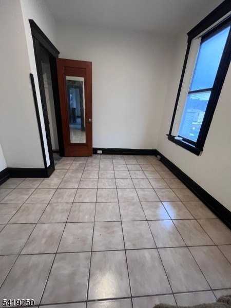 154 Spring St - Photo 5 of 8