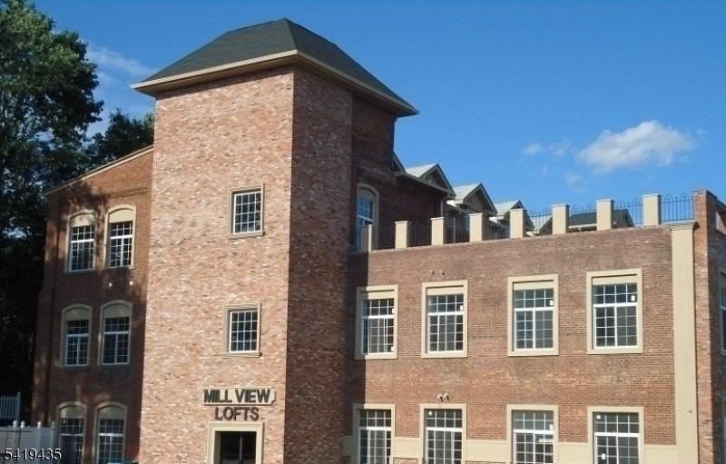 55 Westervelt Ave - Photo 2 of 13