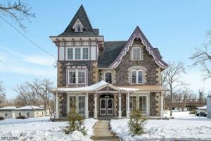 featured image of 49 Park Ave #1