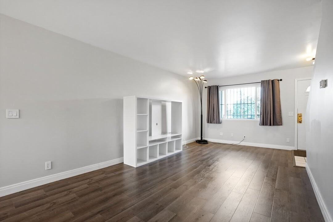 4055 W Rosecrans Ave #8 - Photo 3 of 34