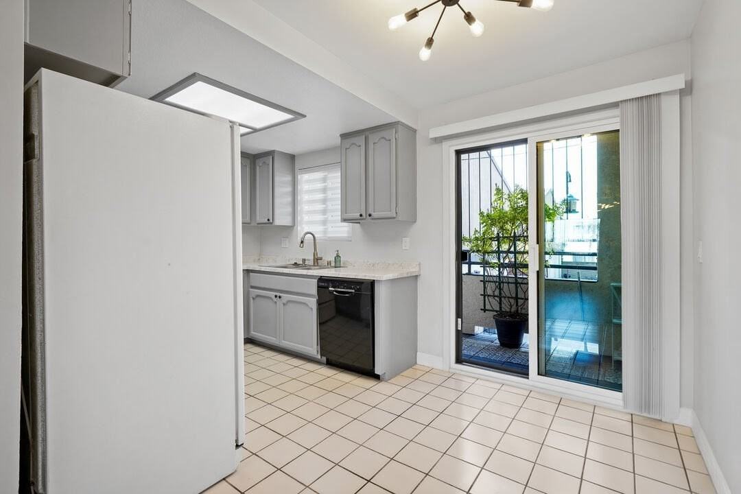 4055 W Rosecrans Ave #8 - Photo 7 of 34