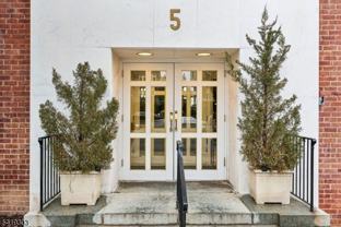 5 Roosevelt Pl #1E - Photo 1 of 1